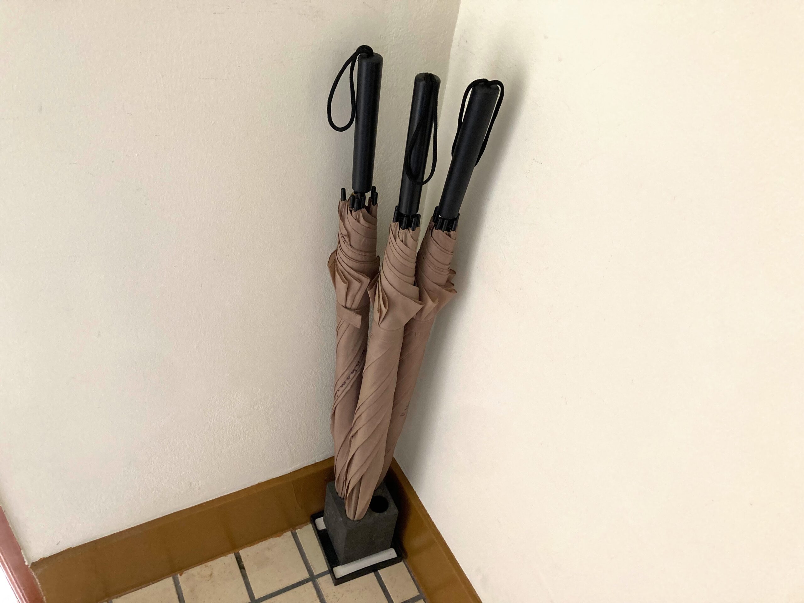 部屋に置かれた傘